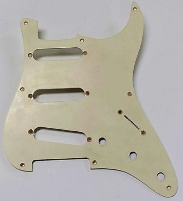 Q-parts Stratocaster pickguard, antique white, 1-ply