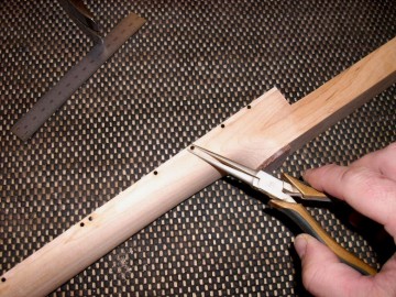 Neck side dot material (black or white)