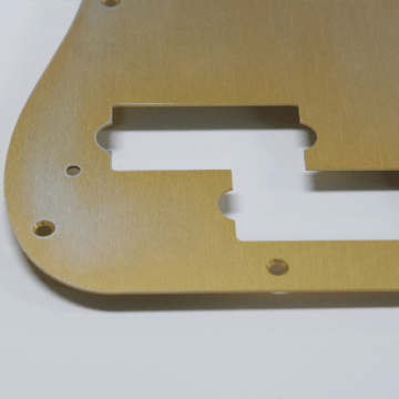 Q-parts P-bass pickguard, gold aluminium